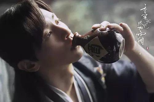 和朱一龙邓伦谈恋爱,有了苏大强,还会是浪漫的爱情故事吗