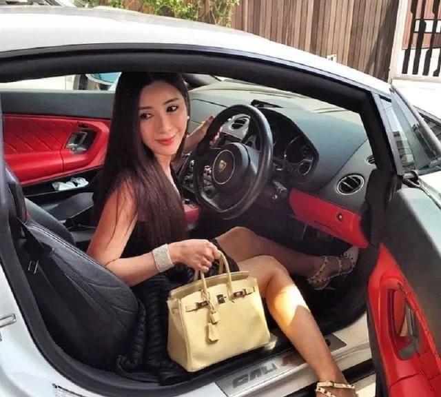 名媛驾到！拥有世界上最多爱马仕的她，可不是没有故事的女同学