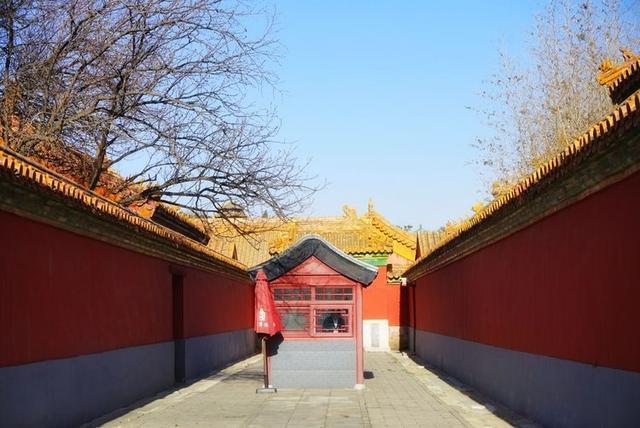 秋冬时节，游历北京故宫，宫苑深深讲述着过去
的故事