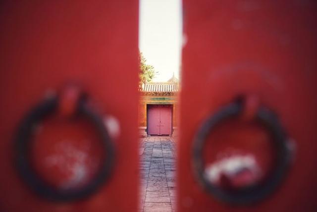 秋冬时节，游历北京故宫，宫苑深深讲述着过去
的故事