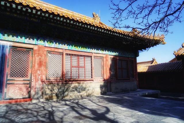 秋冬时节，游历北京故宫，宫苑深深讲述着过去
的故事