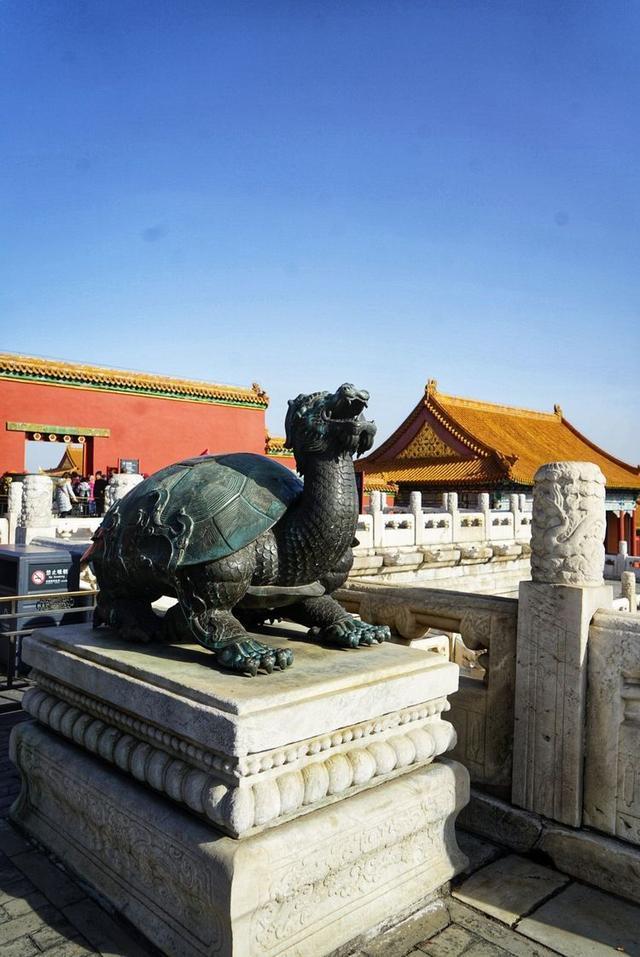 秋冬时节，游历北京故宫，宫苑深深讲述着过去
的故事