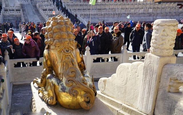 秋冬时节，游历北京故宫，宫苑深深讲述着过去
的故事