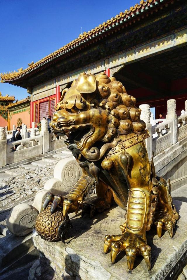 秋冬时节，游历北京故宫，宫苑深深讲述着过去
的故事