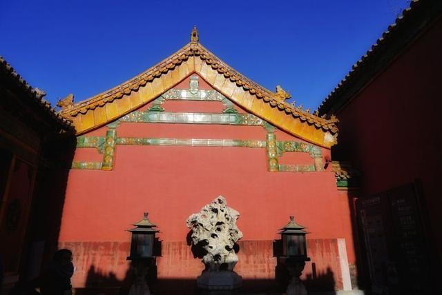 秋冬时节，游历北京故宫，宫苑深深讲述着过去
的故事