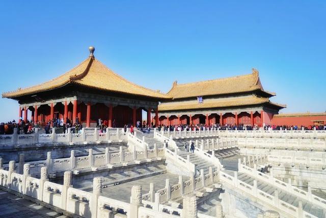 秋冬时节，游历北京故宫，宫苑深深讲述着过去
的故事