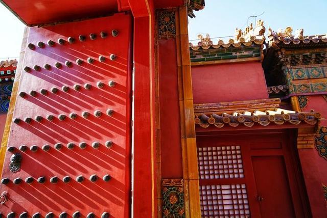 秋冬时节，游历北京故宫，宫苑深深讲述着过去
的故事