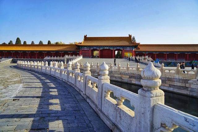 秋冬时节，游历北京故宫，宫苑深深讲述着过去
的故事