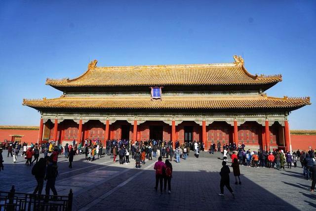 秋冬时节，游历北京故宫，宫苑深深讲述着过去
的故事