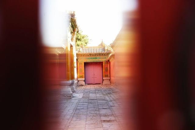 秋冬时节，游历北京故宫，宫苑深深讲述着过去
的故事