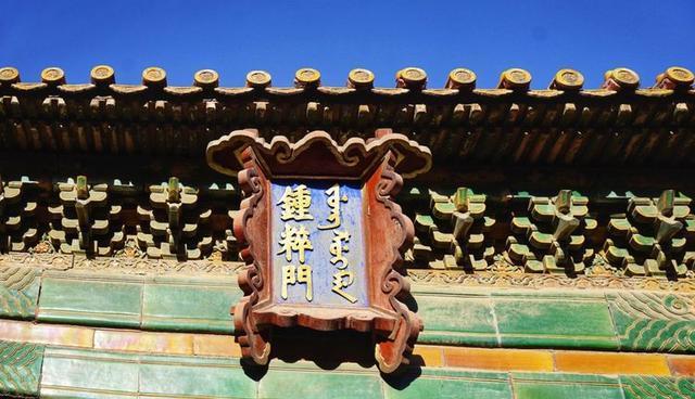 秋冬时节，游历北京故宫，宫苑深深讲述着过去
的故事