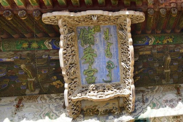 秋冬时节，游历北京故宫，宫苑深深讲述着过去
的故事