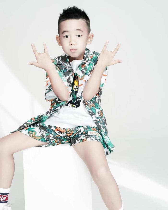 陈小春儿子名字背后有段浪漫故事,盘点一下明星子女名字