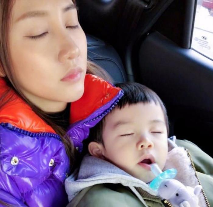 弦子和李茂这对日常互黑的明星夫妇，背后也有很多相亲相爱的故事