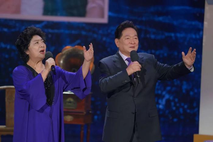 听黄国伦、寇乃馨、瞿弦和、张筠英、朱桦讲述关于爱情的故事