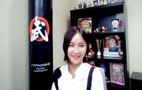 MISS大小姐双排13杀吃鸡，可最近黑料不断一点也开心不起来！