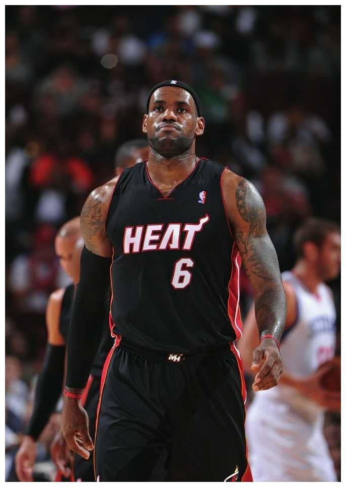 詹姆斯晒《伟大代码》纪录片预告，伟大的运动员们不为人知的故事