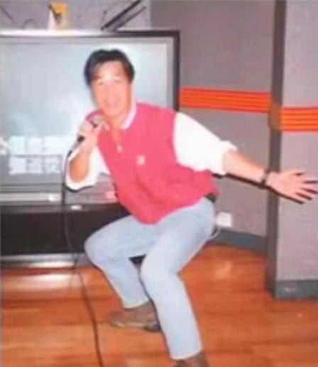 王祖蓝晒亡父照片，还说了一句话，背后故事令人伤感