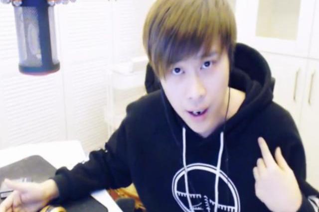 卢本伟：脑洞大开，牛人写五五开倒述故事，网友：摇身一变贼励志