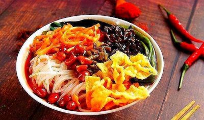 ​螺蛳粉为什么没有螺蛳？一碗酸爽怡人的螺蛳粉，有着它应有的故事