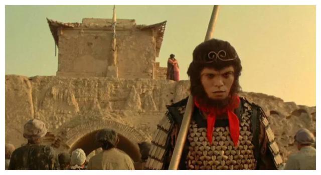 他创作了《一生所爱》，背后是落魄书生爱上富家小姐的传奇故事