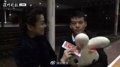 列车上的爱情故事:座位5车20号的他,对妻子隔空“表白”