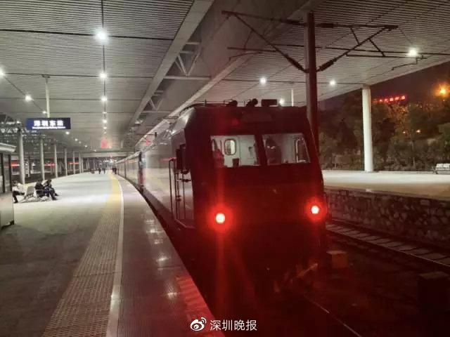 列车上的爱情故事:座位5车20号的他,对妻子隔空“表白”