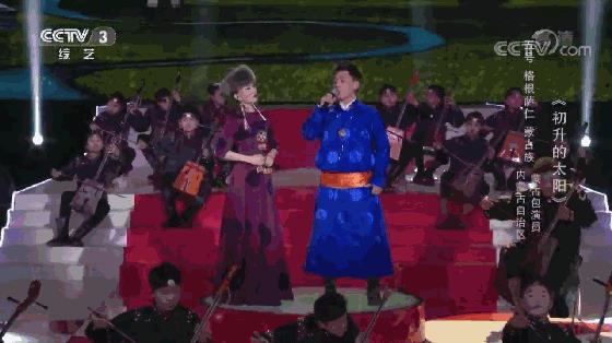 傲日其愣助唱蒙古族女歌手,两人幼时相识,还有段故事……