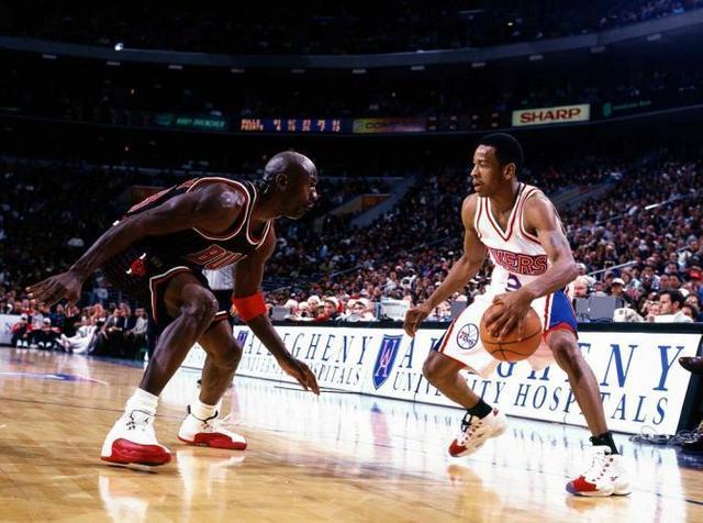 艾弗森晃倒乔丹的故事：我倾尽所能！多年后乔丹对此事仍念念不忘