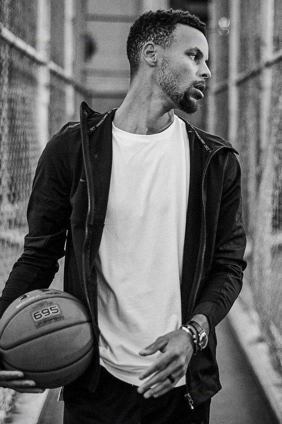 给大家讲一个关于库里的小故事：I can do all things