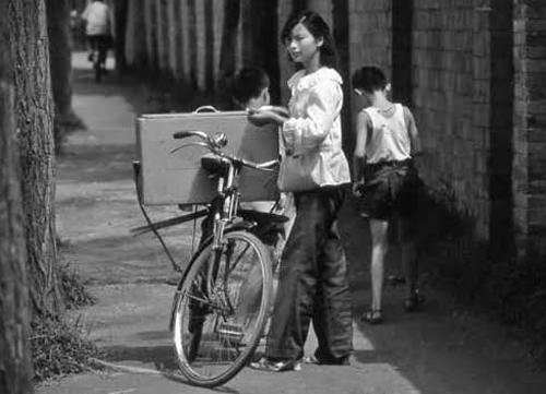 老照片带你追忆80后童年，每张照片都是讲不完的故事！