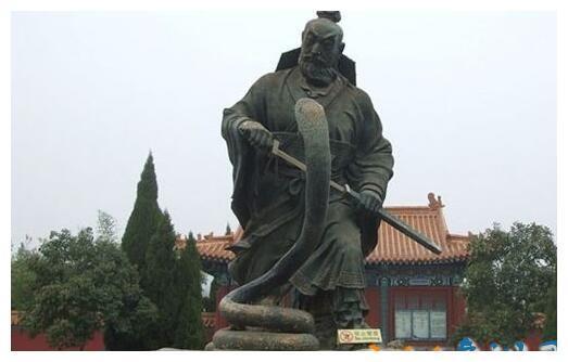 刘邦斩白蛇神话故事，一刀把大汉朝斩两段