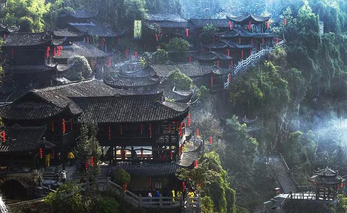 《怒晴湘西》爆火,这片自带神奇色彩的秘境,远比你想象的更“勾魂”