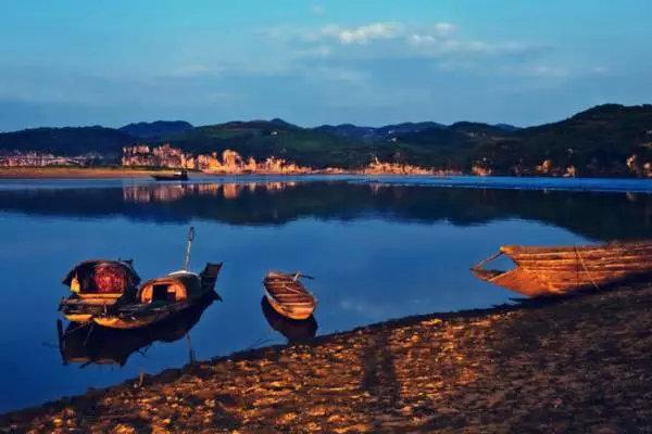 《怒晴湘西》爆火,这片自带神奇色彩的秘境,远比你想象的更“勾魂”