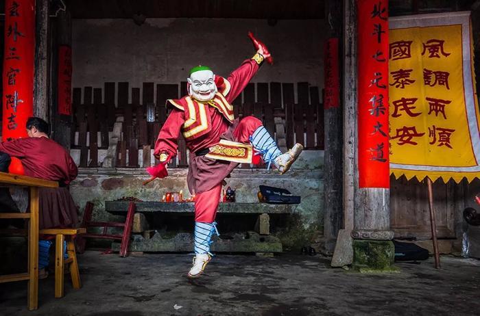 《怒晴湘西》爆火,这片自带神奇色彩的秘境,远比你想象的更“勾魂”