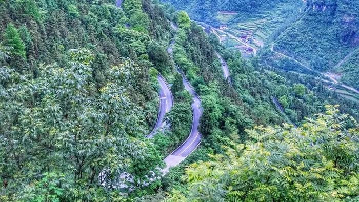 《怒晴湘西》爆火,这片自带神奇色彩的秘境,远比你想象的更“勾魂”