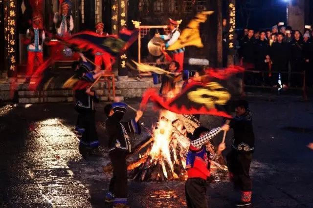 《怒晴湘西》爆火,这片自带神奇色彩的秘境,远比你想象的更“勾魂”