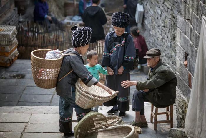 《怒晴湘西》爆火,这片自带神奇色彩的秘境,远比你想象的更“勾魂”