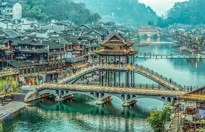 《怒晴湘西》爆火,这片自带神奇色彩的秘境,远比你想象的更“勾魂”