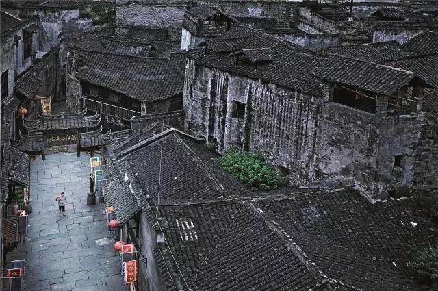 《怒晴湘西》爆火,这片自带神奇色彩的秘境,远比你想象的更“勾魂”