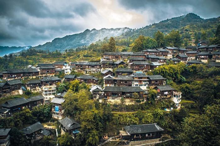 《怒晴湘西》爆火,这片自带神奇色彩的秘境,远比你想象的更“勾魂”