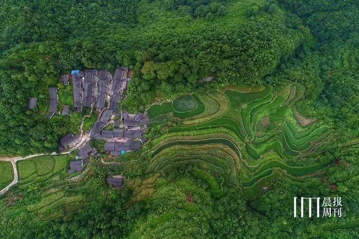《怒晴湘西》爆火,这片自带神奇色彩的秘境,远比你想象的更“勾魂”