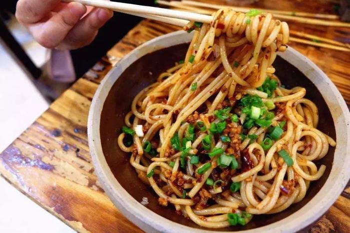 《怒晴湘西》爆火,这片自带神奇色彩的秘境,远比你想象的更“勾魂”