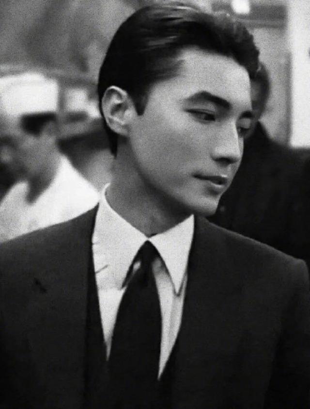 《霸王别姬》27年后翻红:从国际影星沦落的他,最后还是活成孤儿