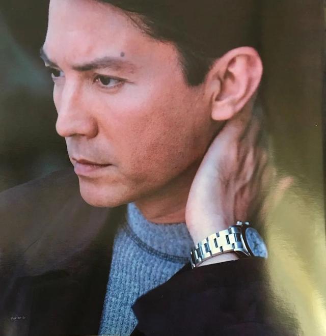 《霸王别姬》27年后翻红:从国际影星沦落的他,最后还是活成孤儿