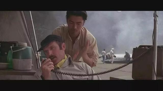 《霸王别姬》27年后翻红:从国际影星沦落的他,最后还是活成孤儿