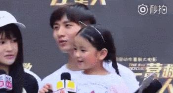 8岁男孩“卖笑”一夜赚千万：2亿儿童早熟背后，是一场成年人的谋杀！