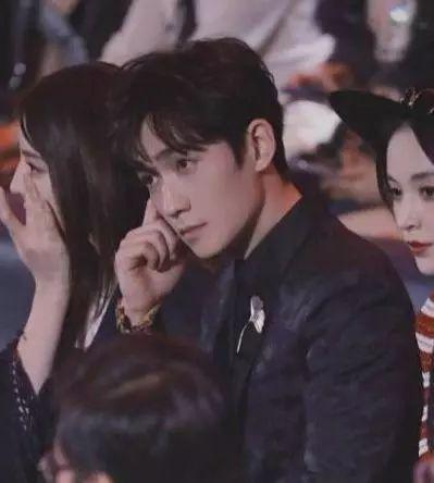 8岁男孩“卖笑”一夜赚千万：2亿儿童早熟背后，是一场成年人的谋杀！