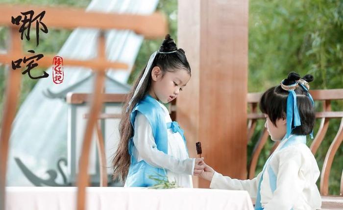 8岁男孩“卖笑”一夜赚千万：2亿儿童早熟背后，是一场成年人的谋杀！