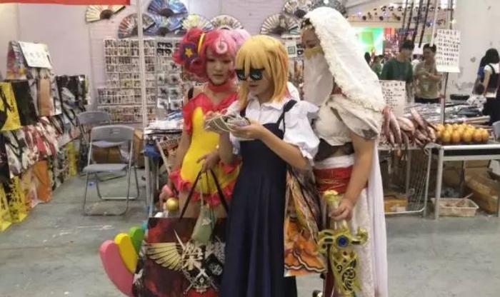 动漫嘉年华!咬人猫、小梦、二鬼、祈inory、WCS世界冠军陪你燃爆海口!